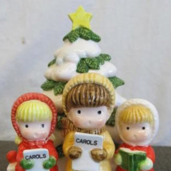 Vintage Joan Walsh Anglund Christmas Carolers figurine - Picture 3 of 5